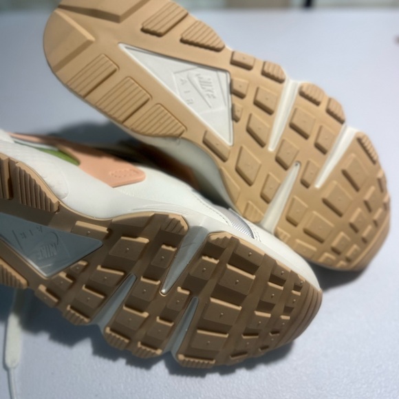 Nike Huarache SE - Picture 3 of 3